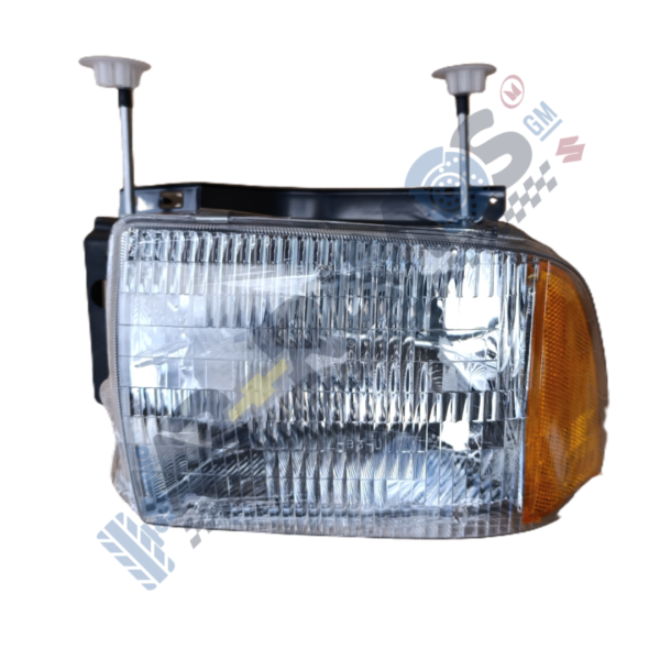 Designer - Autorepuestos Ramos Car headlight assembly with clear reflector lens and orange turn signal section